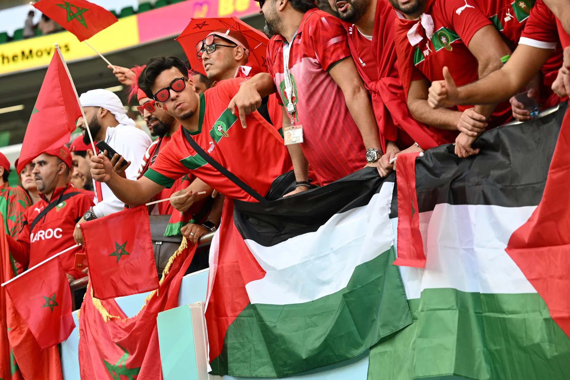من المدرجات إلى الشاشات.. كيف أصبحت كأس العالم منصة للتضامن مع فلسطين؟