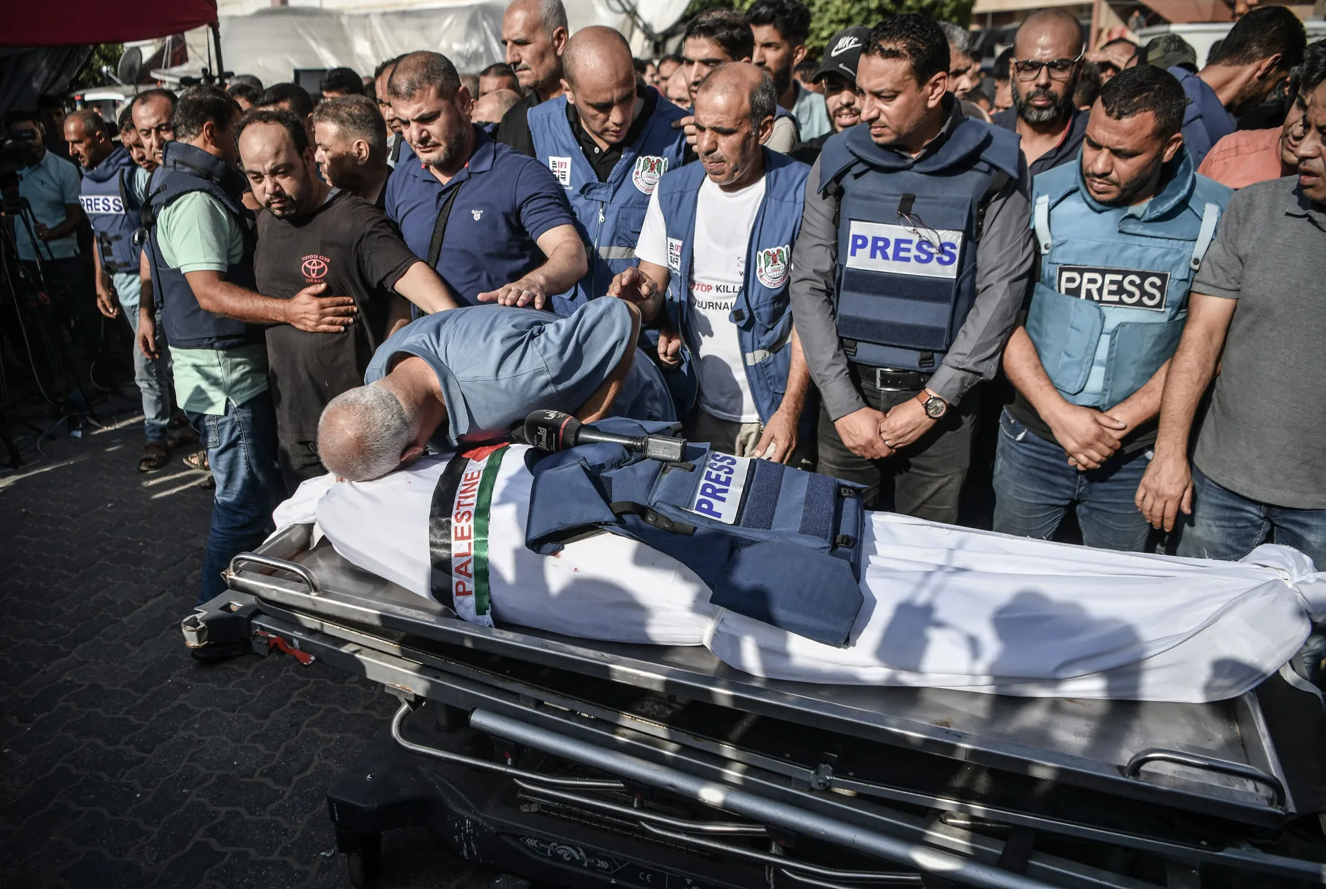 خلال نصف عام: استشهاد 8 صحفيين فلسطينيين وتسجيل 467 انتهاكًا