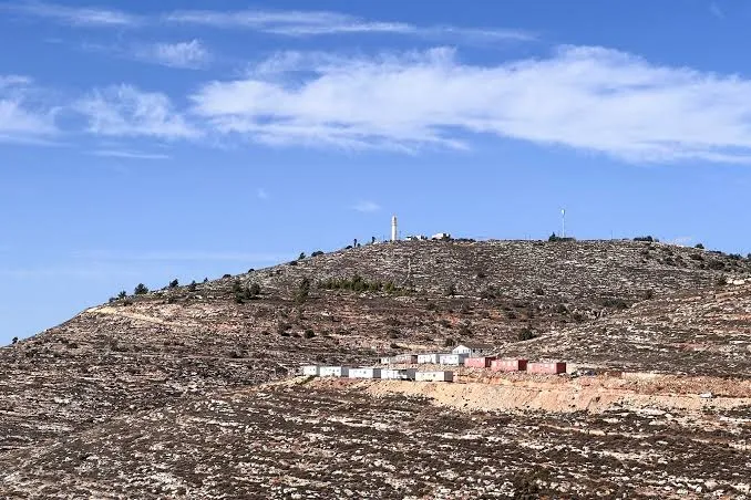 الاحتلال يستولي على أكثر من 5 دونمات من أراضي جبع شمال القدس لشق طريق استيطاني