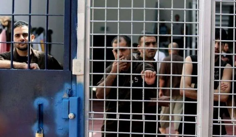 إعلام عبري: الاحتلال يبدأ تنفيذ مشروع "سجن التماسيح" في سجن النقب