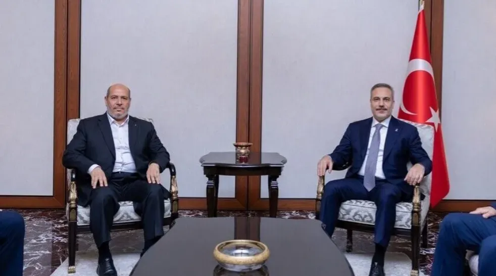 بعد مباحثات القاهرة.. فيدان يستقبل رئيس المكتب السياسي لحماس