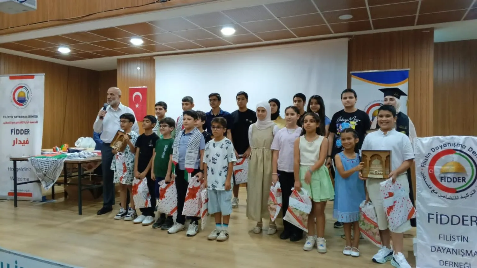 "فيدار" تكرّم 36 طالبًا وطالبة من المتفوقين الفلسطينيين في مرسين