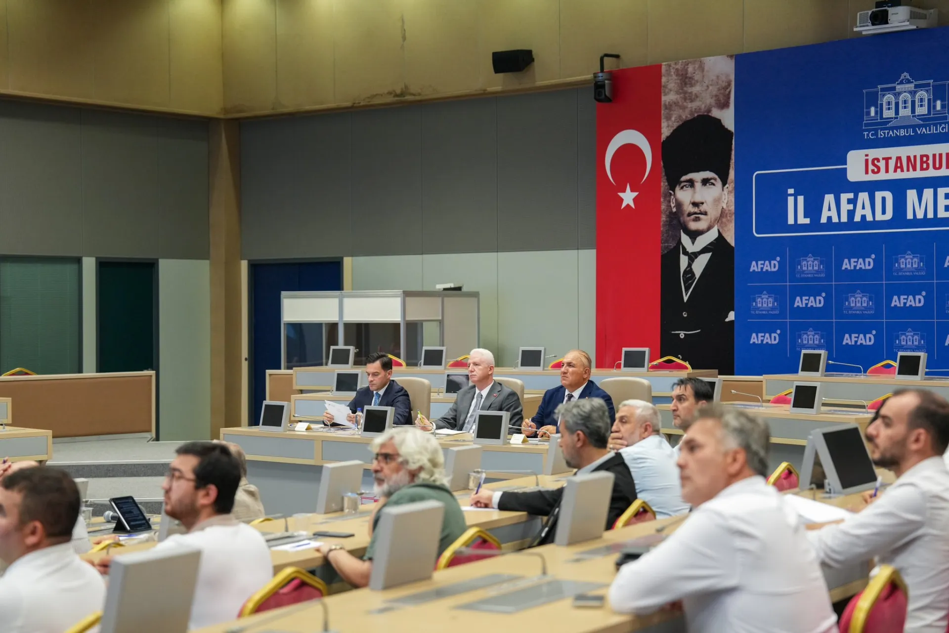 إسطنبول تبحث أوضاع السوريين والأجانب في اجتماع ضم 40 منظمة
