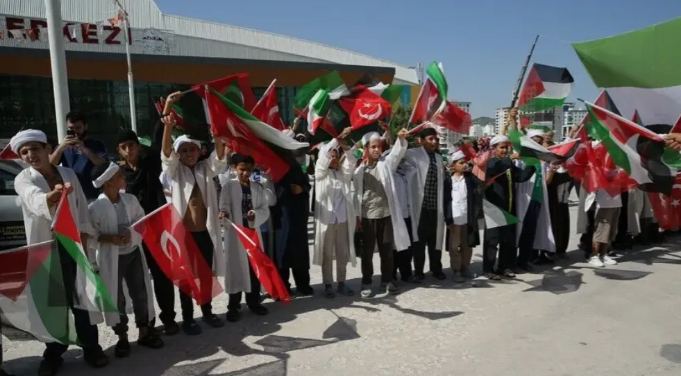 قافلة «فلسطين» تغادر تركيا عبر العراق نحو الضفة الغربية