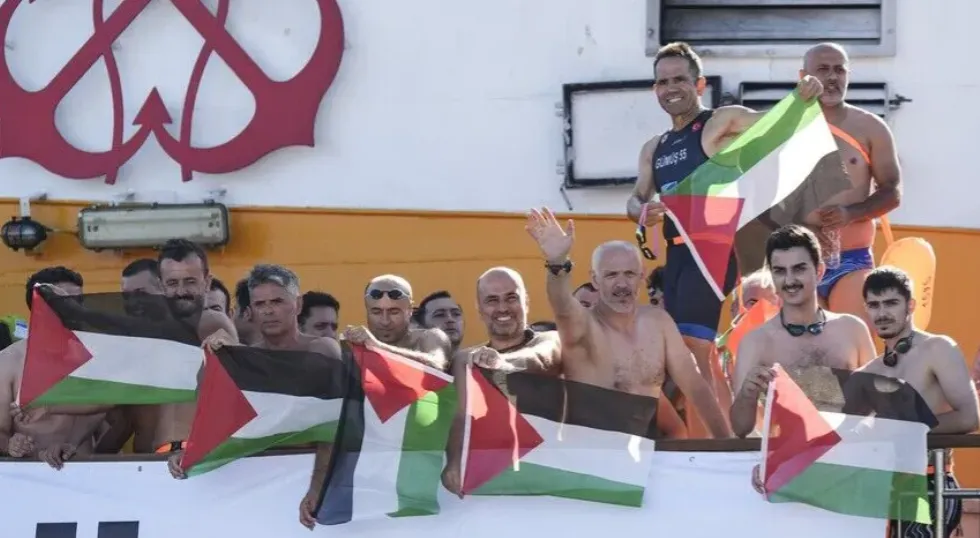العلم الفلسطيني يرفرف في سباق البوسفور بإسطنبول