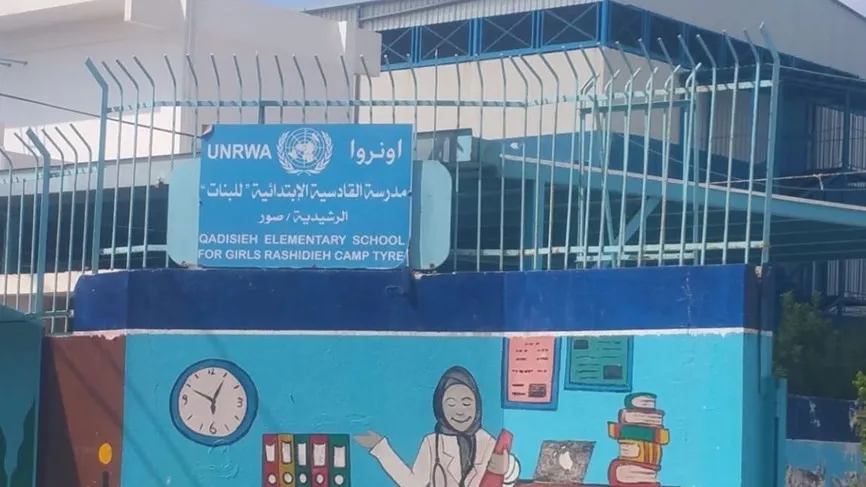 الأونروا تضرب حق الفلسطينيين في التعليم..إغلاق المدارس يشعل غضب المخيمات