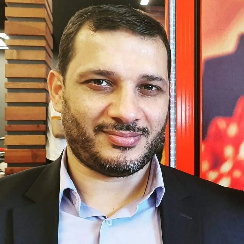 منتقدًا دور الوسطاء.. المدهون: استهداف الأجهزة في غزة يفتح باب الفوضى