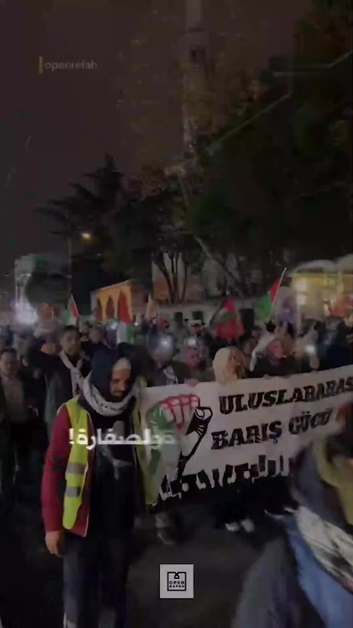 بالطنجرة والمقلاة.. مسيرة بإسطنبول لفضح «أكذوبة الهدنة»