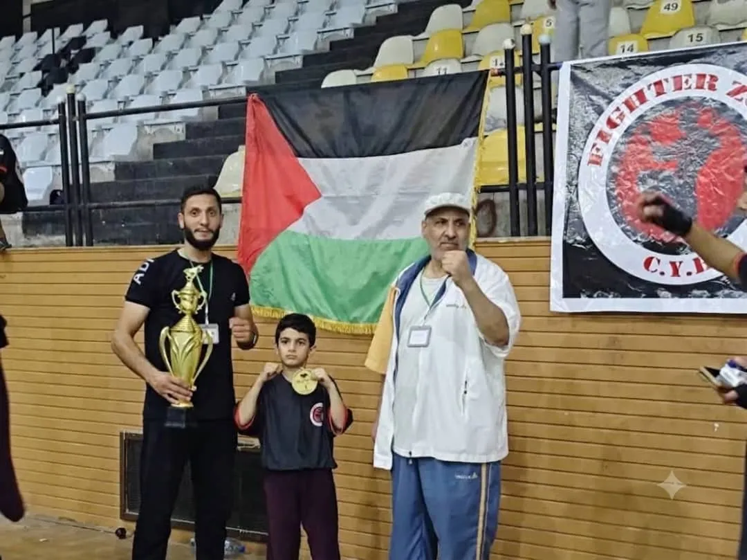 طفل فلسطيني يتوج ببطولة الكيك بوكسينغ في حماة السورية