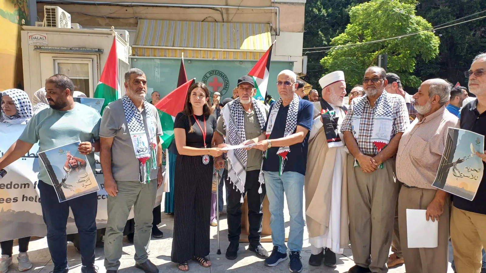 "حماس لبنان" تعتصم أمام الصليب الأحمر لإنقاذ الأسرى الفلسطينيين