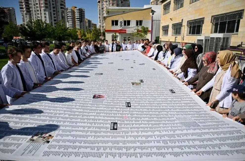 في قيصري.. أتراك يخلّدون أسماء 16 ألفًا و277 طفلًا قُتلوا في غزة
