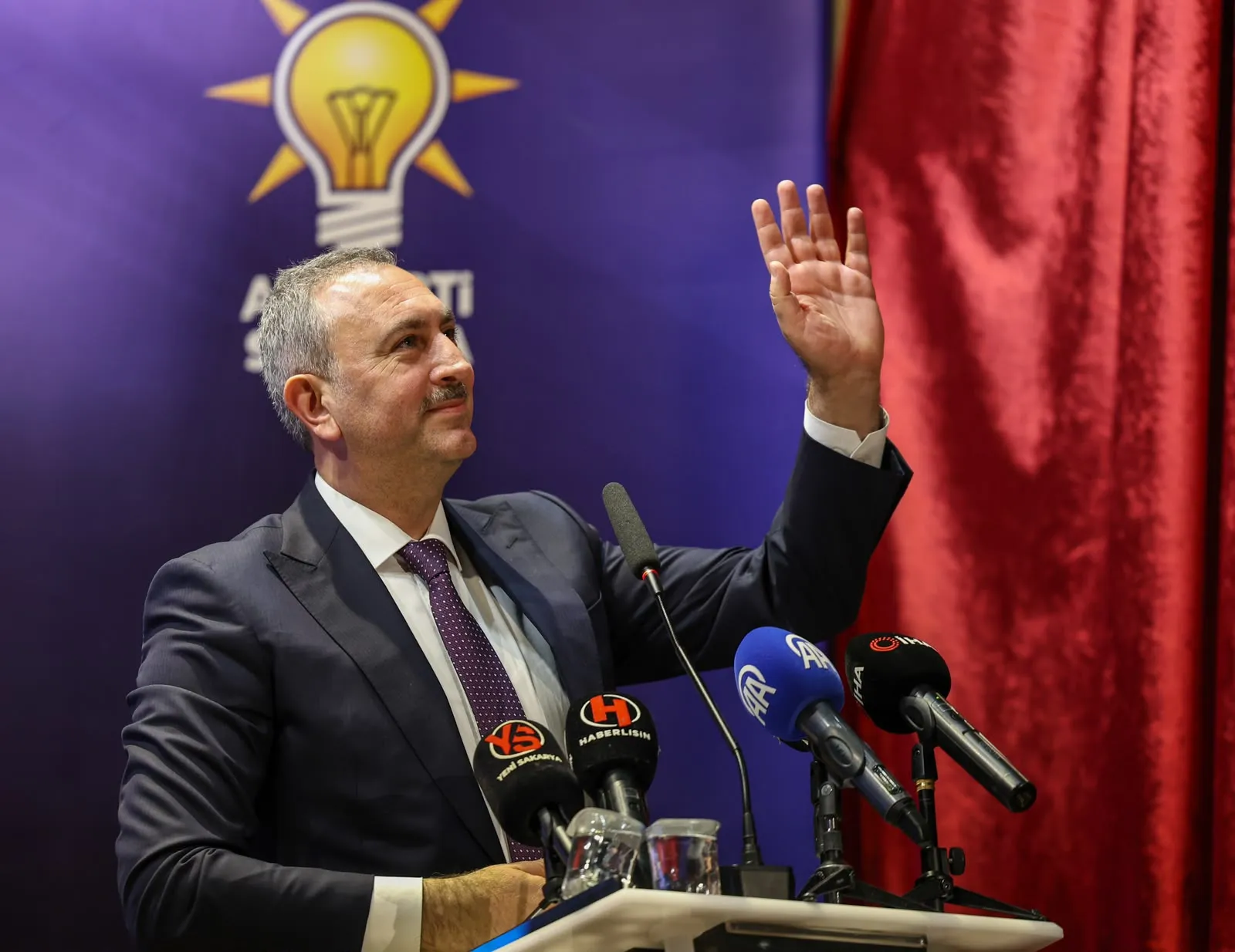 وزير العدل السابق عبد الحميد غُل: لا عائق أمام ترشح أردوغان مجددًا