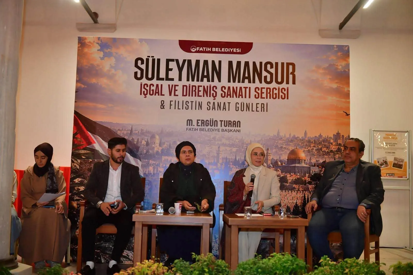 انطلاق «أيام الفن الفلسطيني» في إسطنبول بمعرض للفنان سليمان منصور