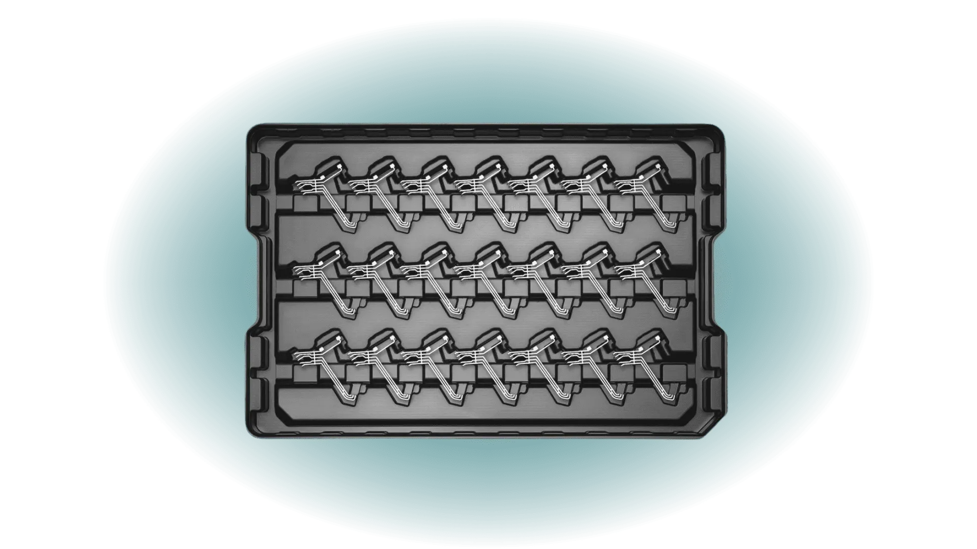 Gefüllter Kunststoff Werkstückträger mit Bauteilen