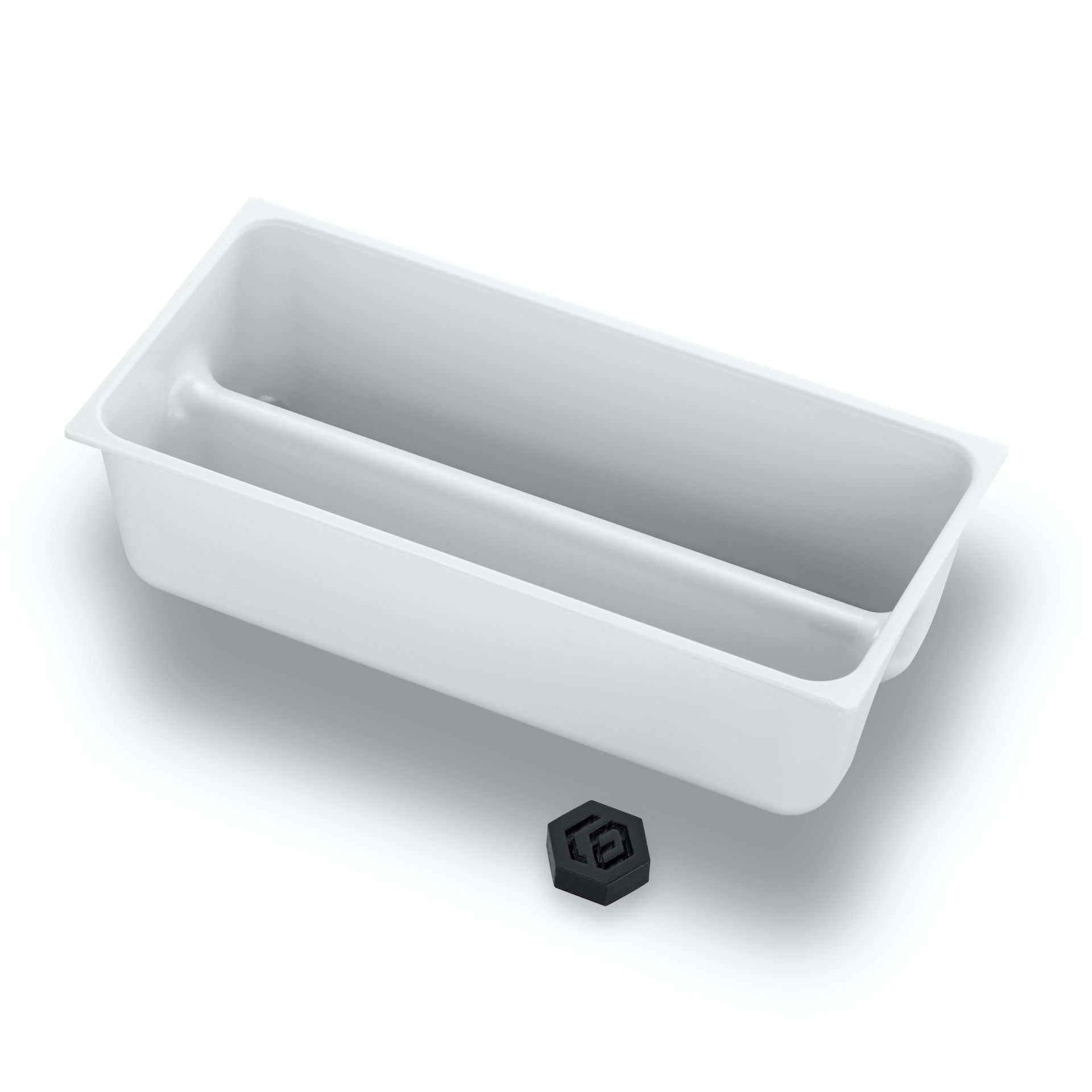 Länglicher Tiefziehbehälter aus Kunststoff mit Trennwand