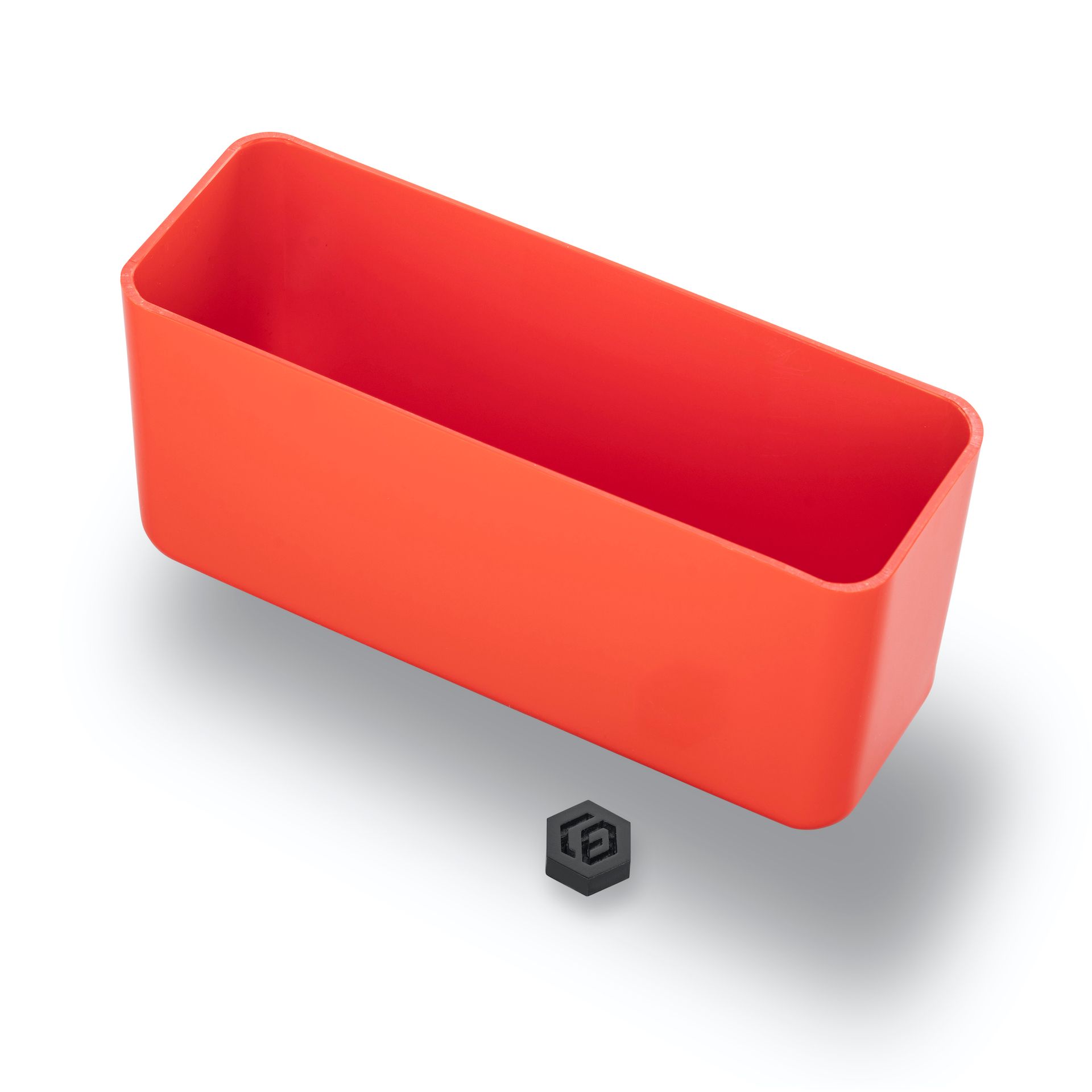 Roter Tiefziehbehälter aus Kunststoff mit schmaler Passform