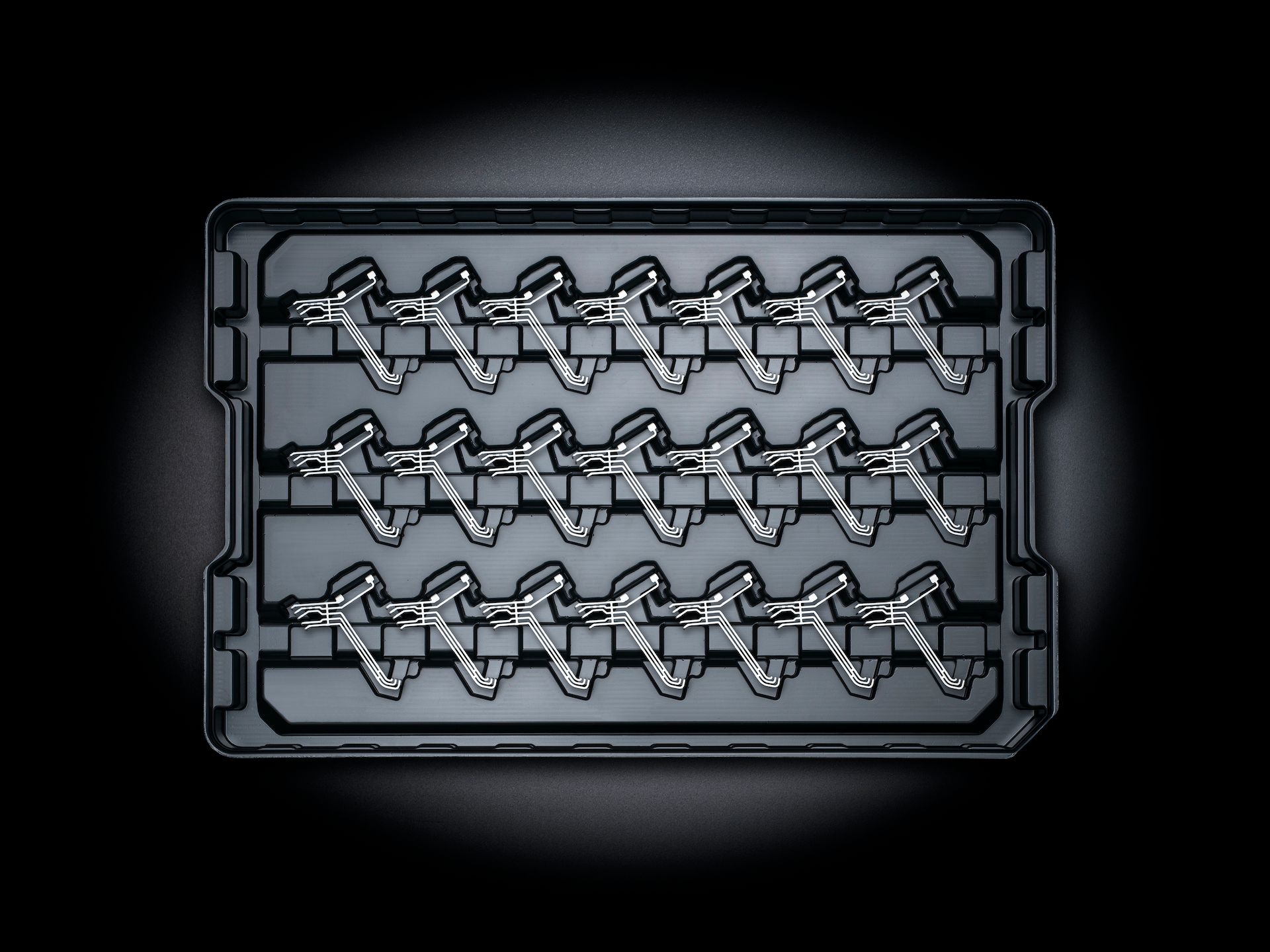 Schwarzes Kunststofftray zur Lagerung oder Transport