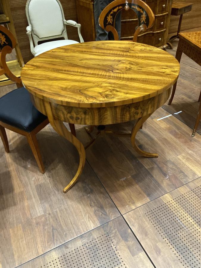 Edelholzmöbel von Biedermeier bis Barock