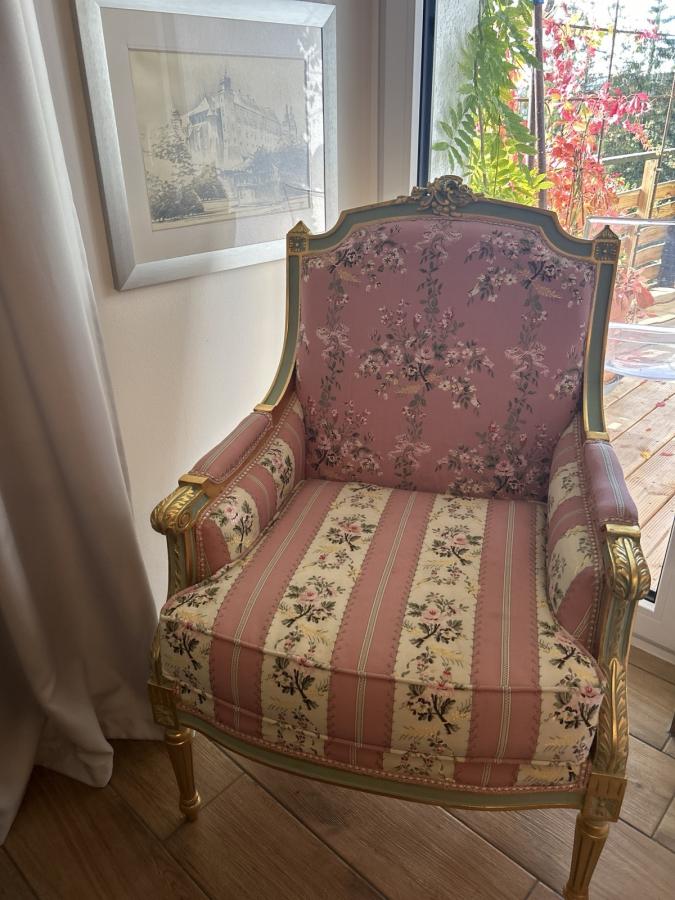Barocksessel mit Damast, Handarbeit