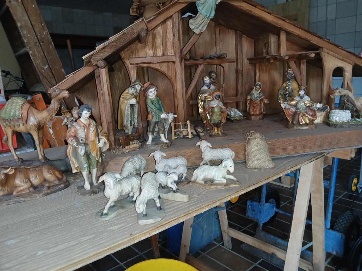 Krippe breit ca. 120 cmx h55 cm & Figur