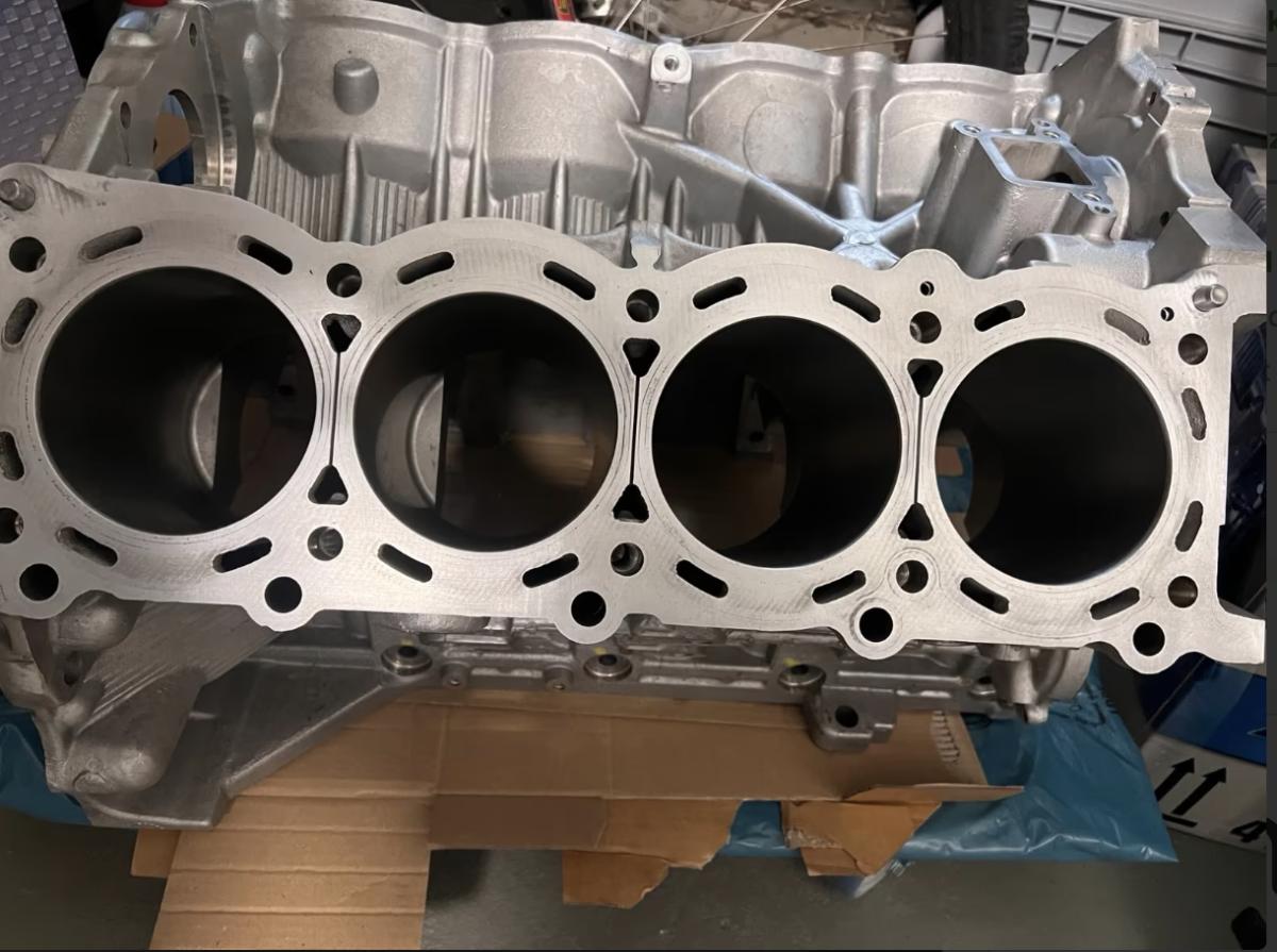 Motorblock V8 - ausgebaut, gereinigt