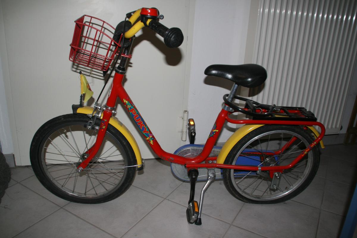 Pucky-Fahrrad, roter Rahmen