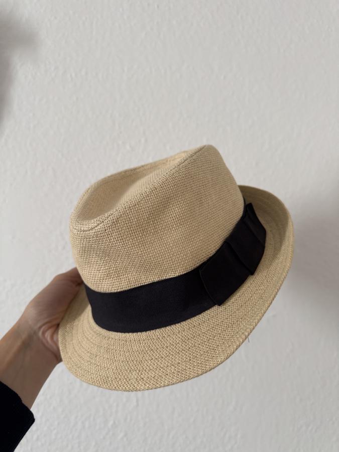 Sommerhut mit Schleifenband