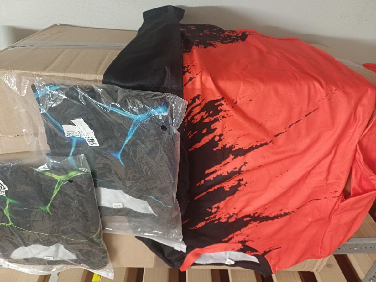 Oberteile für Jungs größe 160