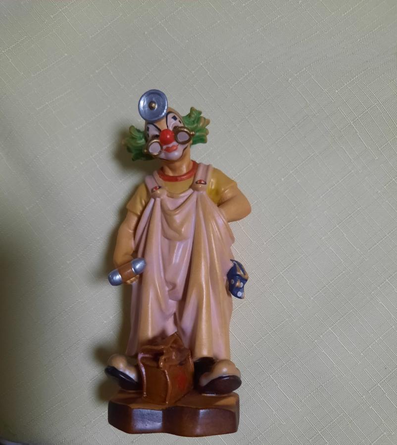 Clown Sanitäter Holzschnitzerei