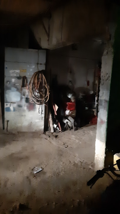 Bhitai auto workshop in Qasimabad, Hyderabad