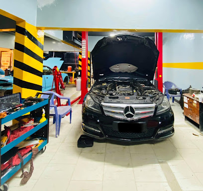 Lee Garage DHA in Karachi, Karachi