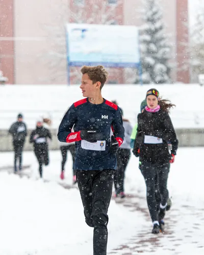 Mikulášský běh na atletickém stadionu Hvězda Pardubice 13