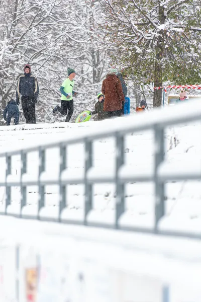Mikulášský běh na atletickém stadionu Hvězda Pardubice 16