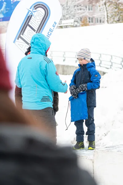 Mikulášský běh na atletickém stadionu Hvězda Pardubice 23