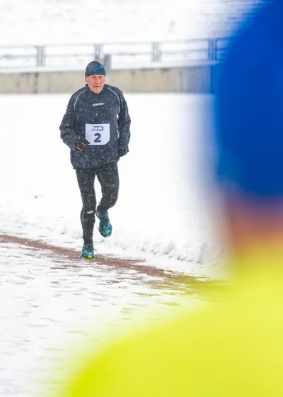 Mikulášský běh na atletickém stadionu Hvězda Pardubice 72