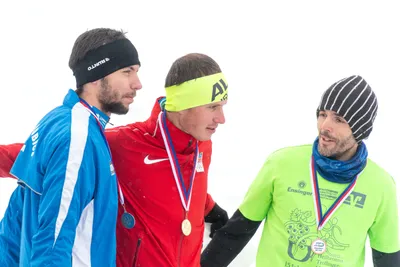 Mikulášský běh na atletickém stadionu Hvězda Pardubice 90
