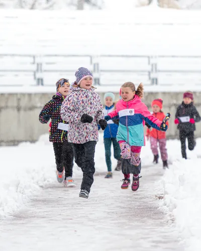 Mikulášský běh na atletickém stadionu Hvězda Pardubice 97