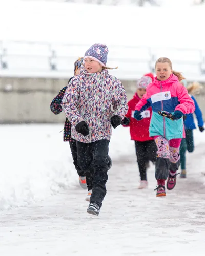 Mikulášský běh na atletickém stadionu Hvězda Pardubice 98