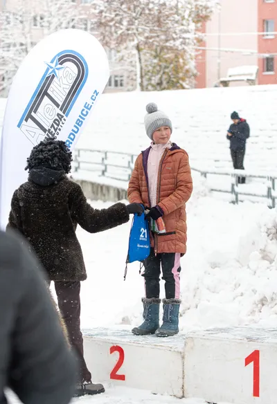 Mikulášský běh na atletickém stadionu Hvězda Pardubice 135