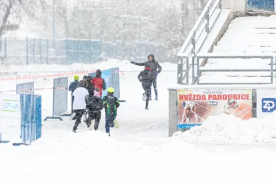 Mikulášský běh na atletickém stadionu Hvězda Pardubice 205