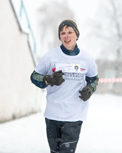 Mikulášský běh na atletickém stadionu Hvězda Pardubice 212
