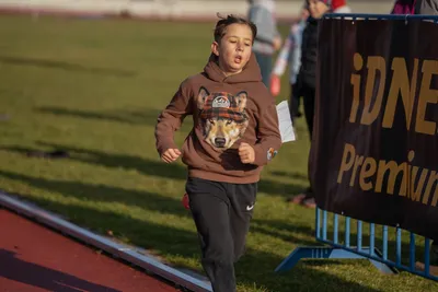Mikulášský běh 2024 na atletickém stadionu Hvězda Pardubice 33