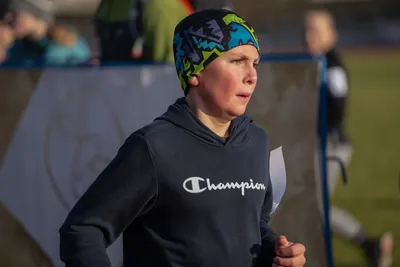 Mikulášský běh 2024 na atletickém stadionu Hvězda Pardubice 42