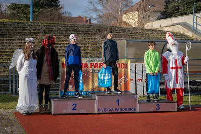 Mikulášský běh 2024 na atletickém stadionu Hvězda Pardubice 52