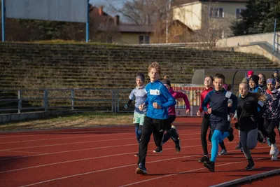 Mikulášský běh 2024 na atletickém stadionu Hvězda Pardubice 58