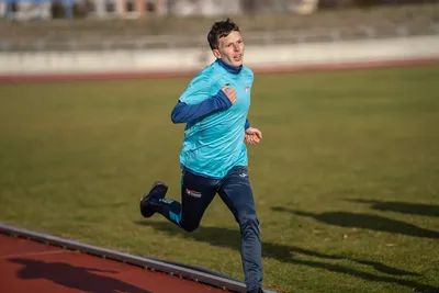 Mikulášský běh 2024 na atletickém stadionu Hvězda Pardubice 90