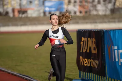 Mikulášský běh 2024 na atletickém stadionu Hvězda Pardubice 94