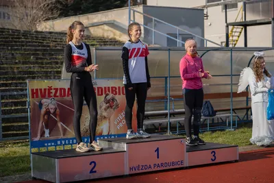Mikulášský běh 2024 na atletickém stadionu Hvězda Pardubice 99