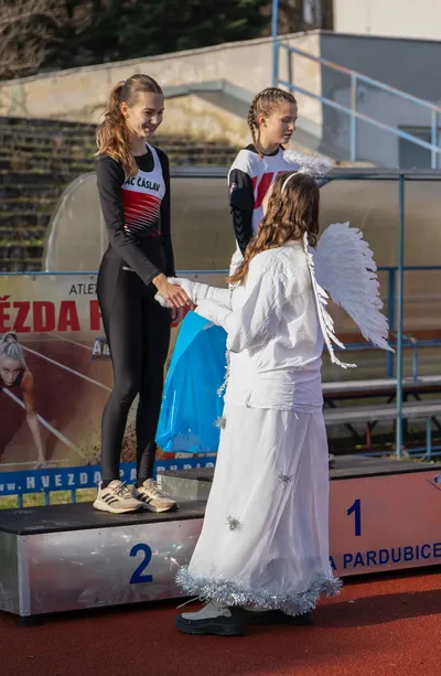 Mikulášský běh 2024 na atletickém stadionu Hvězda Pardubice 101