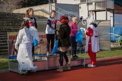 Mikulášský běh 2024 na atletickém stadionu Hvězda Pardubice 102